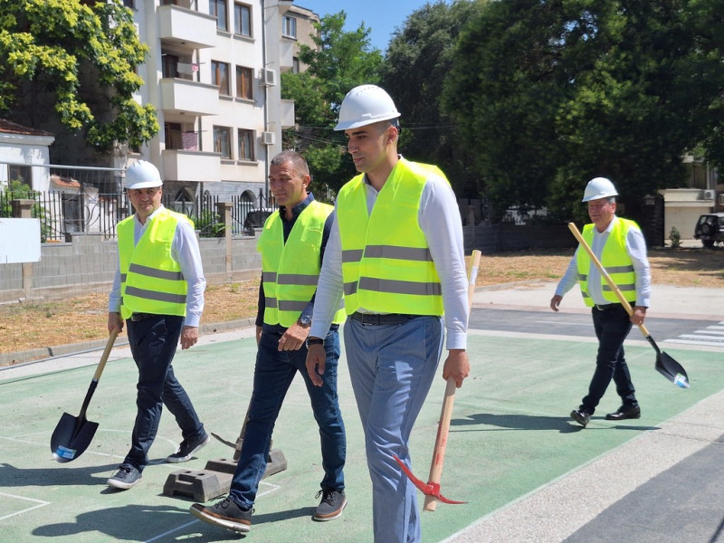 Първа копка на нова спортна зала в НУ “Васил Друмев“ в Пазарджик
