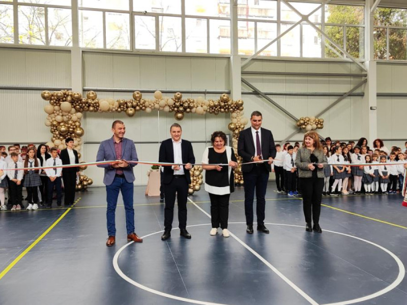Нов спортен салон в училище „Васил Друмев“ беше официално открит днес