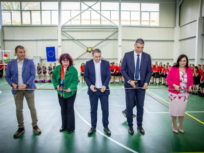 Нов физкултурен салон бе открит днес в НУ „Васил Левски“ Пазарджик